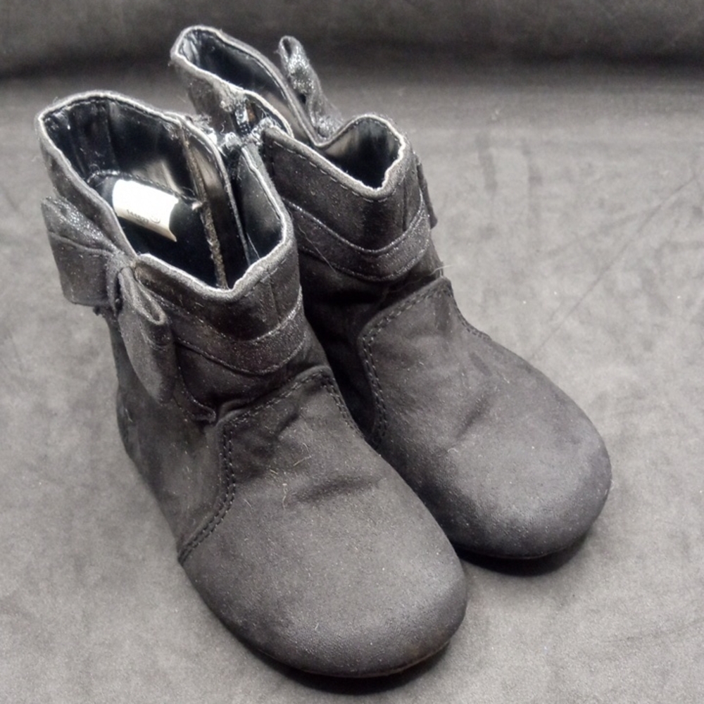 Baby Size 4 Black Slip-On Boots with Zipper